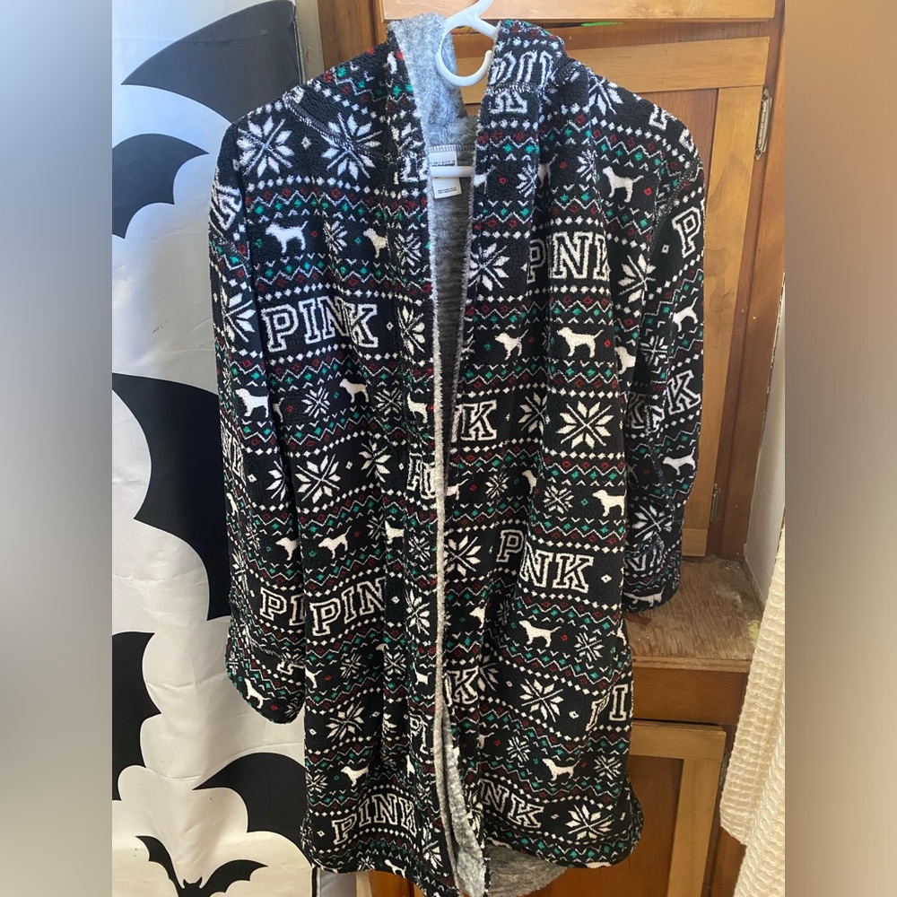 PINK Victoria's Secret Black and White Christmas Patterned Robe